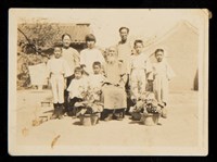 藏品(洪炎秋及其祖父輩等合影)的圖片