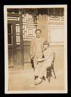 藏品(洪炎秋與夫人關國藩合影（北京家門前，1930年代）)的圖片
