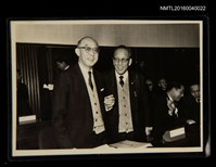 藏品(洪炎秋任立委時與謝國城合影（站姿）)的圖片