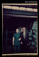 藏品(洪炎秋與夫人關國藩於台大宿舍前合影（晚年）)的圖片