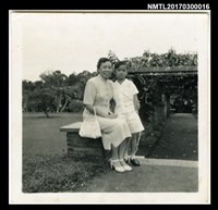 藏品(張福英與長孫林南星於檳城植物園合影)的圖片