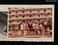 藏品(林氏好與友人合影（於橋上）)的圖片