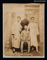 藏品(盧丙丁與友人合影（於省三醫院主林瑞西診療所）)的圖片