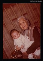 藏品(林氏好與迦偉合照（於室內）)的圖片