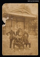 藏品(盧丙丁與同學合影（於戶外石像旁）)的圖片