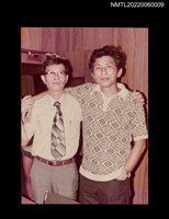 藏品(葉笛與友人互搭肩膀合影)的圖片