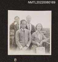 藏品(龍瑛宗（中年）與2男1女合照)的圖片