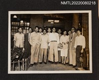 藏品(龍瑛宗與10男1女於餐室前合照)的圖片