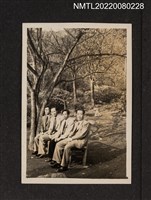 藏品(龍瑛宗與3名男性坐於長椅合照)的圖片