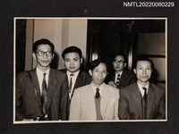 藏品(龍瑛宗與4名男性於室內合照)的圖片