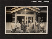 藏品(龍瑛宗與4名男性、1名女性於溫泉旅社前合照（溫泉行1）)的圖片