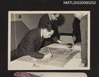 藏品(龍瑛宗參加某活動簽到側拍)的圖片