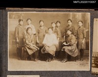 藏品(10名女學生合照)的圖片