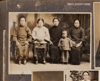 藏品(4名中年女性與1名男童合照)的圖片