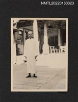 藏品(王鵬程於王氏宗祠前獨照)的圖片