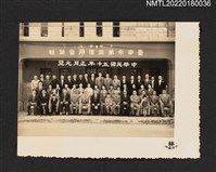藏品(王鵬程等51人於臺南市第三信用合作社前團體合照)的圖片
