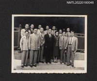 藏品(王鵬程等14人於中式建築階梯上合影)的圖片