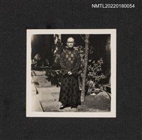 藏品(王鵬程於王氏宗祠獨照)的圖片