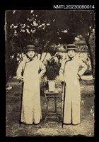 藏品(吳鸞旂家族兩位年輕女性變男裝合照)的圖片