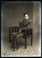 藏品(年輕男子個人照)的圖片