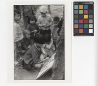 藏品(小孩圍觀)的圖片