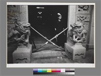 藏品(〈廟門口〉)的圖片