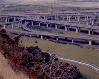 藏品(〈從大甲溪左岸清水境山崗望3號高速公路54號交流道〉)的圖片