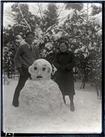 藏品(玻璃版底片：洪孔達與郭清肅於東京自宅庭院)的圖片