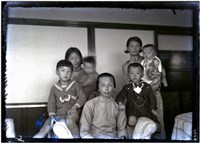 藏品(玻璃版底片：郭清肅三代合照)的圖片