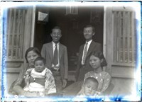 藏品(玻璃版底片：友人合照)的圖片