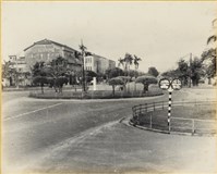 藏品(戰後高雄街景：中山一路、中正四路系列2：中正路小圓環)的圖片