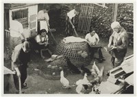 藏品(《報導攝影》系列：〈戰時堆薪柴、養雞鴨增產〉)的圖片