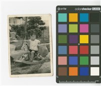 藏品(幼年施純全坐於木馬上手指前方)的圖片