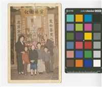 藏品(施能雨一家六人於廳堂前)的圖片