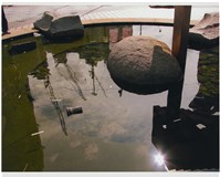 藏品(水池倒影、中央有大石)的圖片