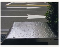 藏品(鐵桶上方未乾水漬、與柏油馬路)的圖片