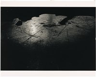 藏品(不規則形狀、平面上有刮痕)的圖片