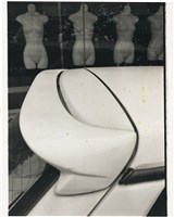 藏品(背景四個裸體無頭模特兒)的圖片