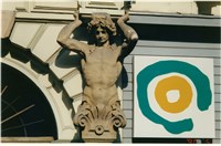 藏品(古典柱飾人形、黃綠幾何圓)的圖片