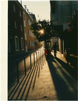 藏品(逆光街景、一人背影)的圖片