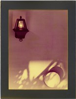 藏品(牆面、燈具、光影)的圖片