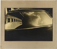 藏品(後車窗、天空建築倒影)的圖片