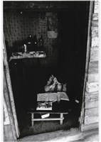 藏品(木構建築、蹲坐寫作業)的圖片