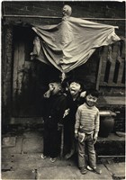 藏品(〈頑皮鄉童〉：曬衣桿前四位男童 右二吐舌)的圖片