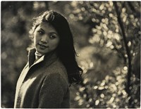 藏品(戶外旁分女子側身半身像)的圖片