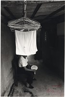 藏品(〈春夢已無痕6〉：衣架毛巾後男子坐著持扇)的圖片