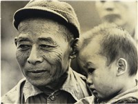 藏品(〈前後六十〉：戴帽老人雨衣孩童、胸像 )的圖片