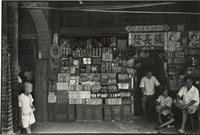 藏品(張才系列作品-18：〈張長發雜貨店，台北迪化街〉)的圖片
