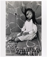 藏品(「海島的呼喚」系列1：〈賣貝殼的小女孩〉)的圖片