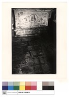 藏品(左邊地板)的圖片